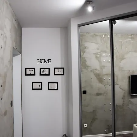 Gold Apartment *